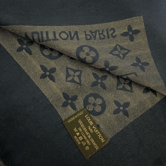 Louis Vuitton Silk Monogram Wrap/Shawl Scarf. - Picture 11 of 16